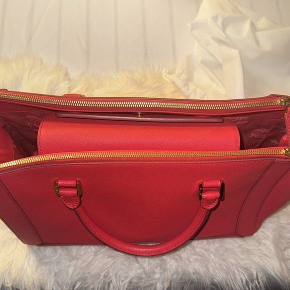 Authentic MCM Nouvo Saffiano Handbag missing Cross Body Strap EUC in Tomato Red - Picture 14 of 17